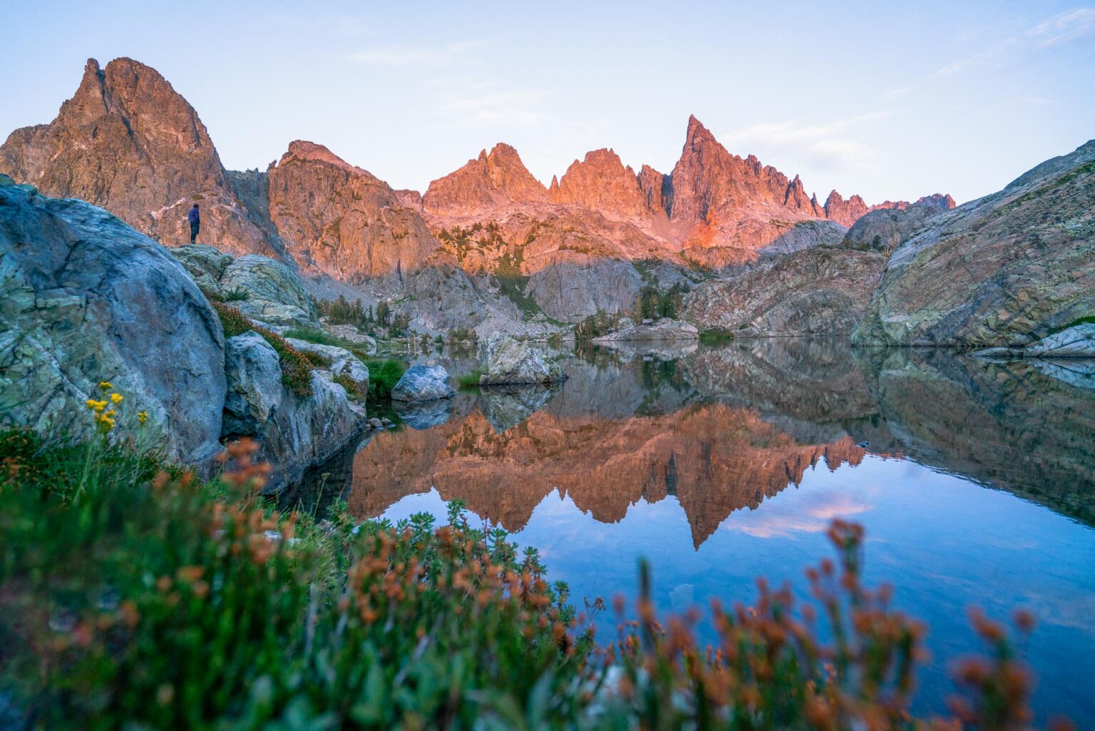 Sunrise at Minaret Lake in the Eastern Sierra | Somewhere Sierra