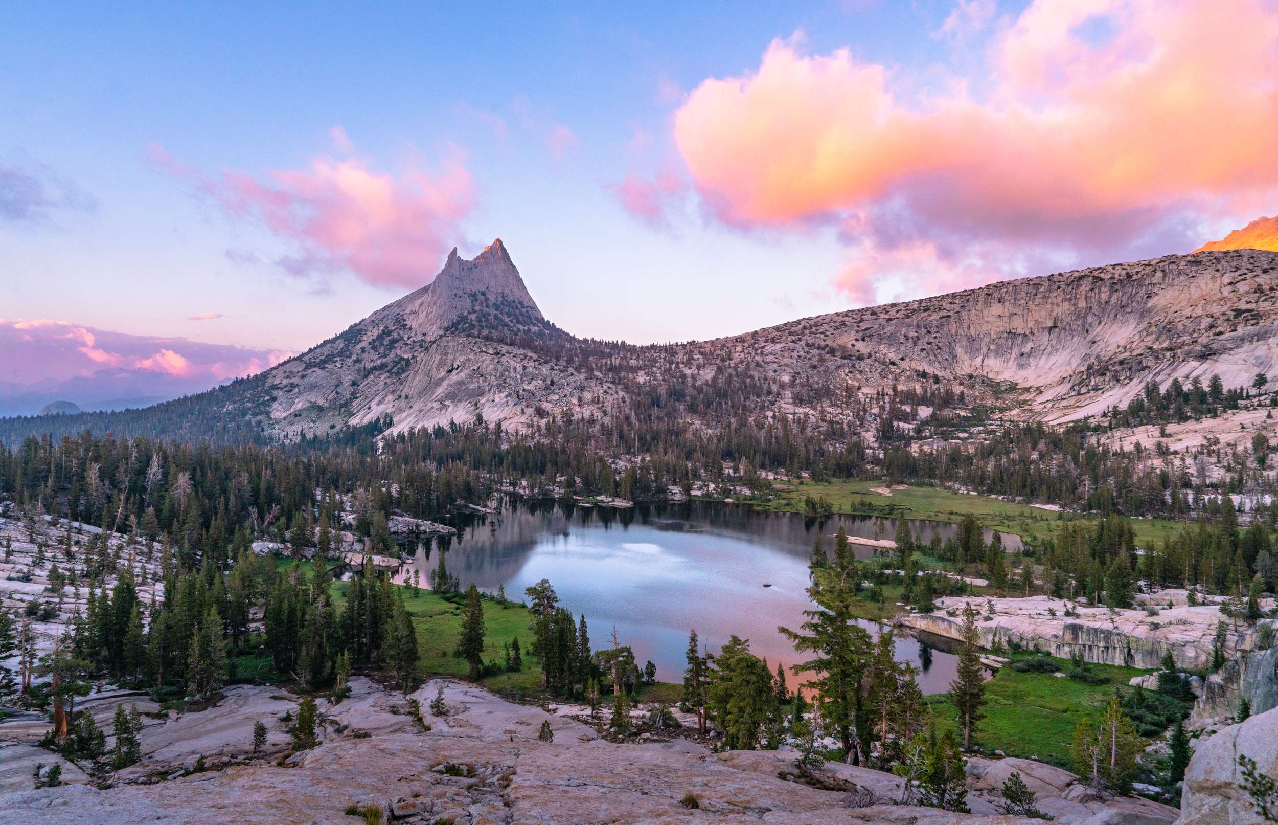 Backpacking to Cathedral Lake in Yosemite National Park | SomewhereSierra| Upper Cathedral Lake at sunset